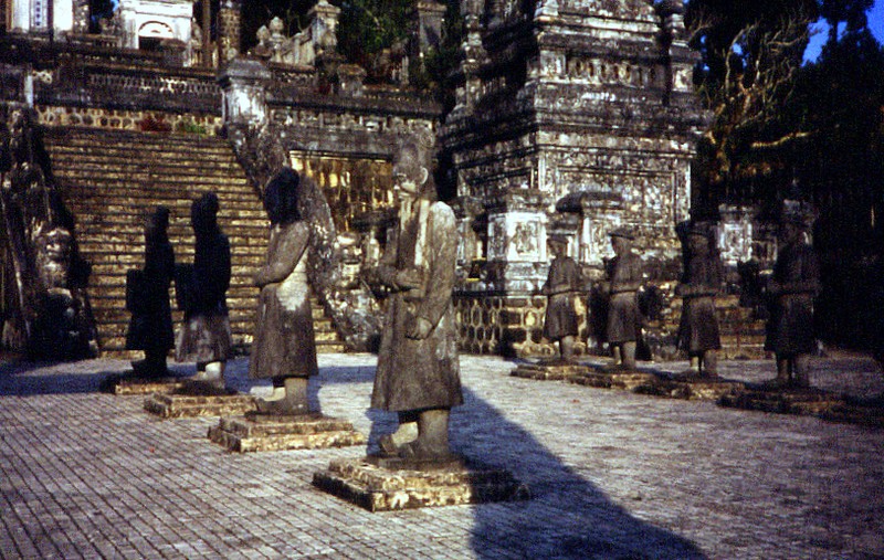 Anh hiem: Kham pha dien mao cac lang tam o Hue nam 1986-Hinh-2