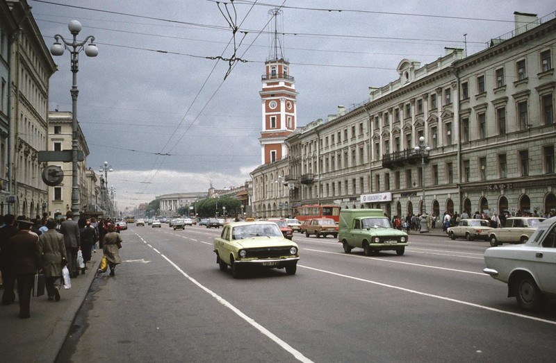 Cuoc song o Leningrad nam 1990 qua trai nghiem cua nguoi My