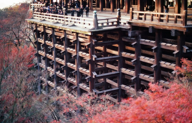 Song cham giua long Co do Kyoto cua Nhat Ban nam 1980-Hinh-2