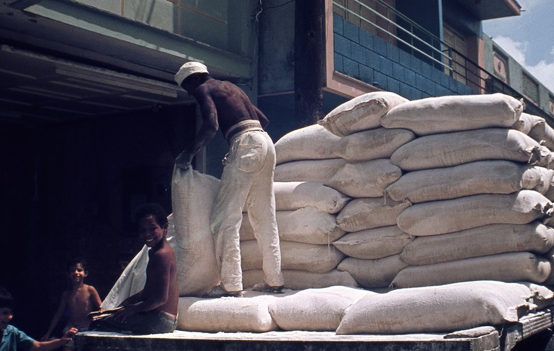 Loat anh lan dau biet den ve dat nuoc Cuba nam 1976-Hinh-10