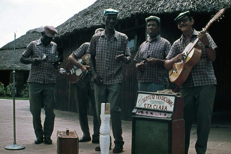 Loat anh lan dau biet den ve dat nuoc Cuba nam 1976-Hinh-12