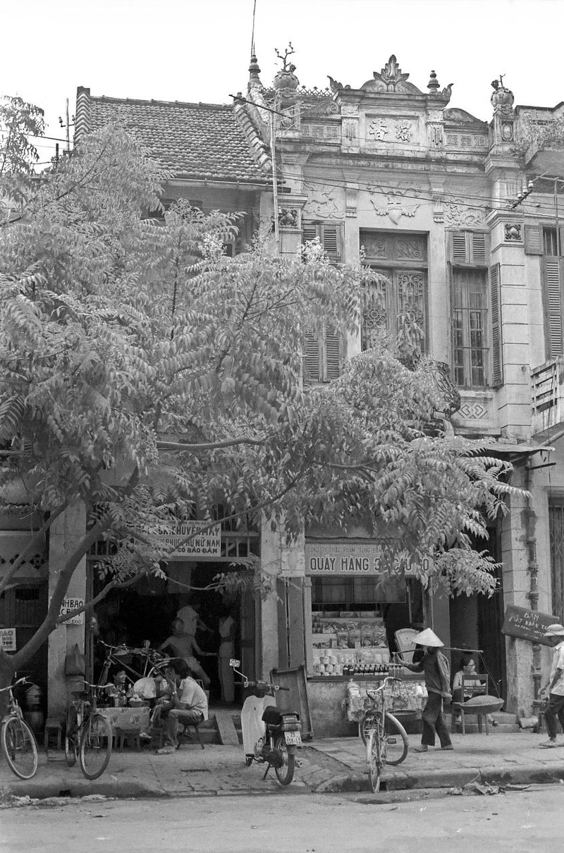 Xuc dong voi loat anh den trang ve Ha Noi nam 1989-Hinh-10