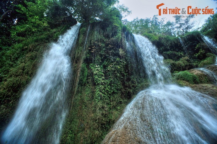 Ngam dong thac noi tieng Tay Bac vua duoc in hinh len tem Viet Nam-Hinh-3