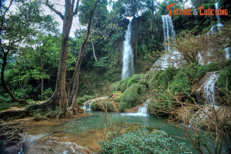 Ngam dong thac noi tieng Tay Bac vua duoc in hinh len tem Viet Nam-Hinh-4