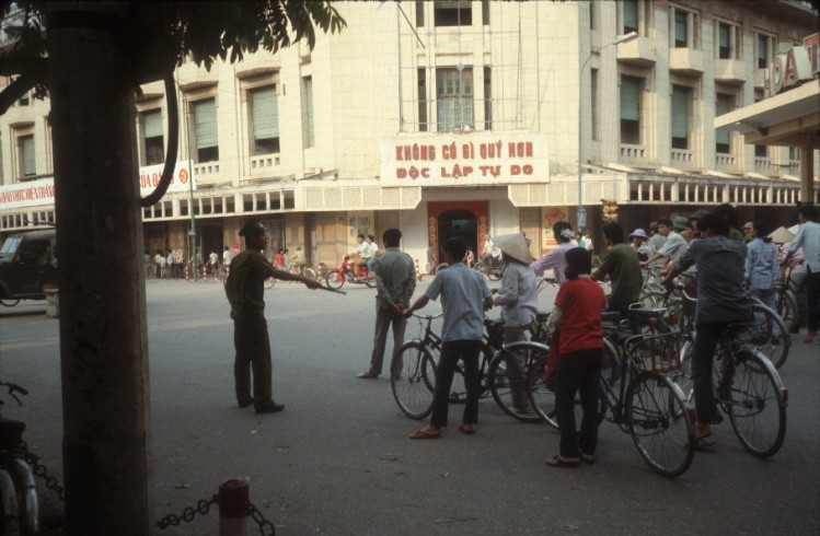 Anh qua quy, phai xem ve Ha Noi nam 1989-Hinh-2