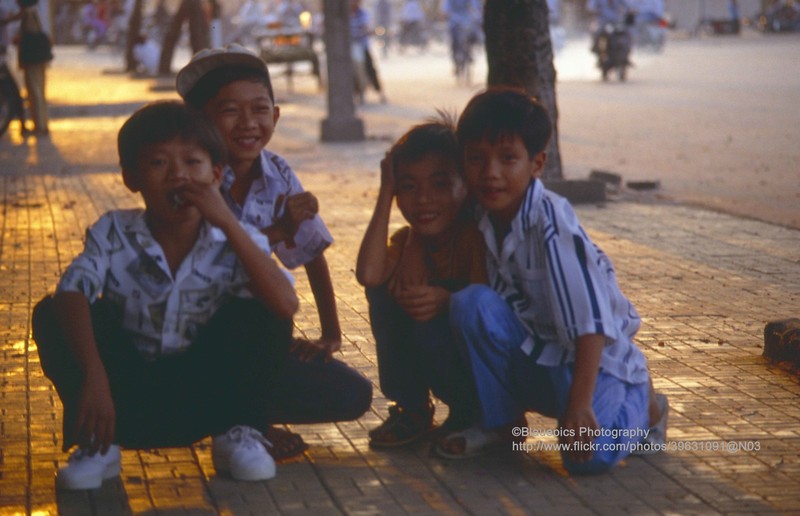 Net hon nhien, thanh thien cua tre em o TP. HCM nam 1993-Hinh-4