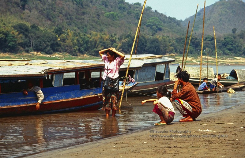 Nhung buc anh phai xem ve Co do Luang Prabang cua Lao nam 1996-Hinh-13