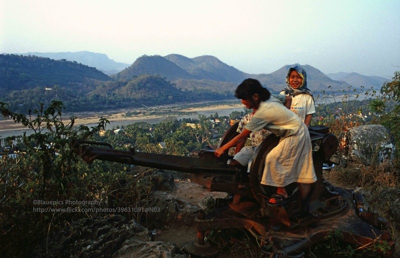Nhung buc anh phai xem ve Co do Luang Prabang cua Lao nam 1996-Hinh-7