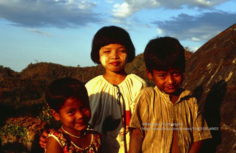 Loat anh cuc sinh dong ve dat nuoc Myanmar nam 1996 (2)-Hinh-12