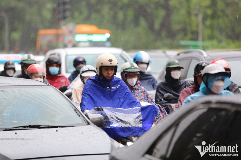 Du bao thoi tiet 8/10: Ha Noi mua to cuc bo