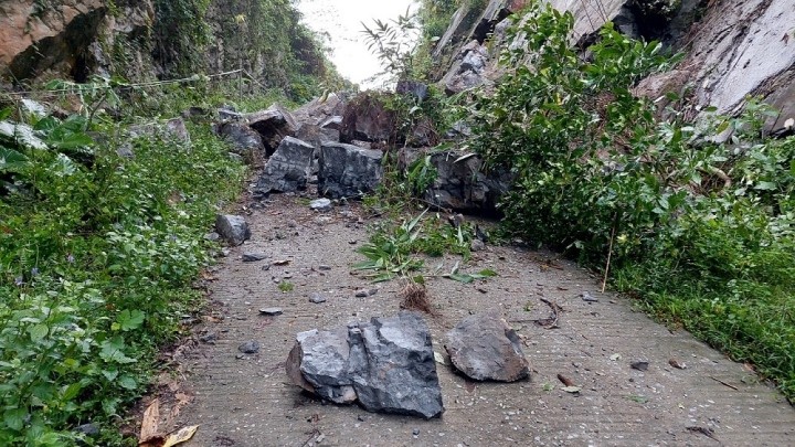 Sat lo nui da voi khien 3 ban o mien nui Quang Binh bi co lap