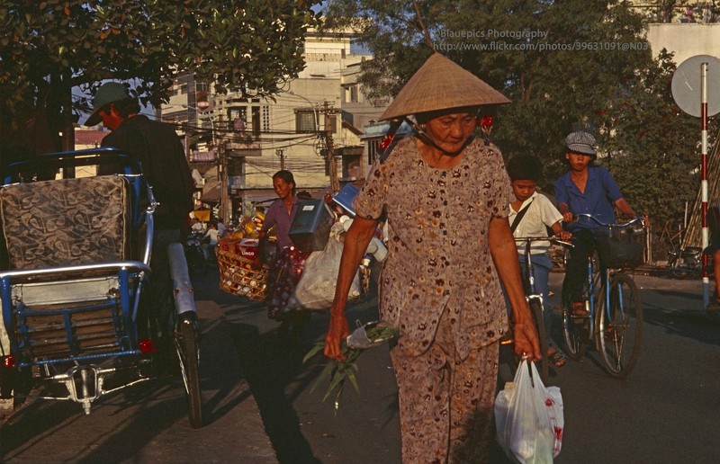 Loat anh tuyet voi ve doi thuong o TP. HCM nam 1998-Hinh-10