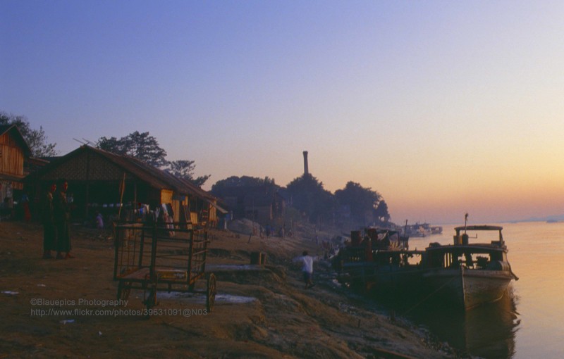 Loat anh cuc hay ve thanh pho lon thu hai Myanmar nam 1992-Hinh-10