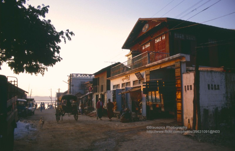 Loat anh cuc hay ve thanh pho lon thu hai Myanmar nam 1992-Hinh-4