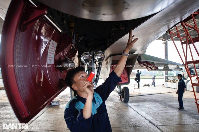 Phi cong chia se cam xuc bay cung “Ho mang chua” Su-30MK2 tren bau troi Ha Noi-Hinh-3