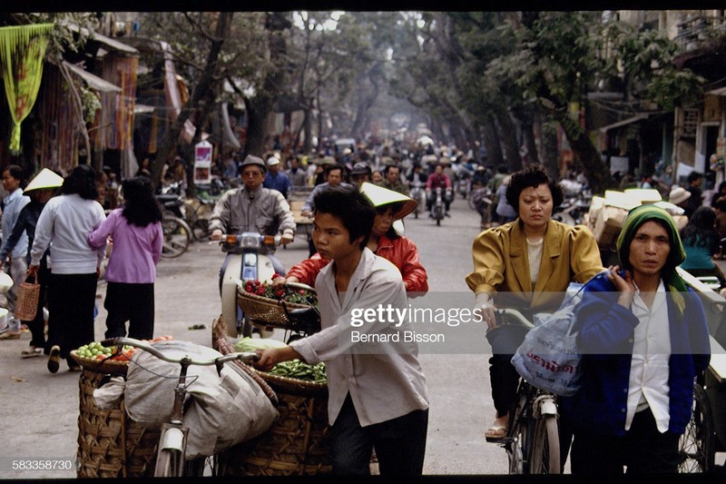 Anh cuc quy ve Ha Noi nam 1993 cua Bernard Bisson-Hinh-2