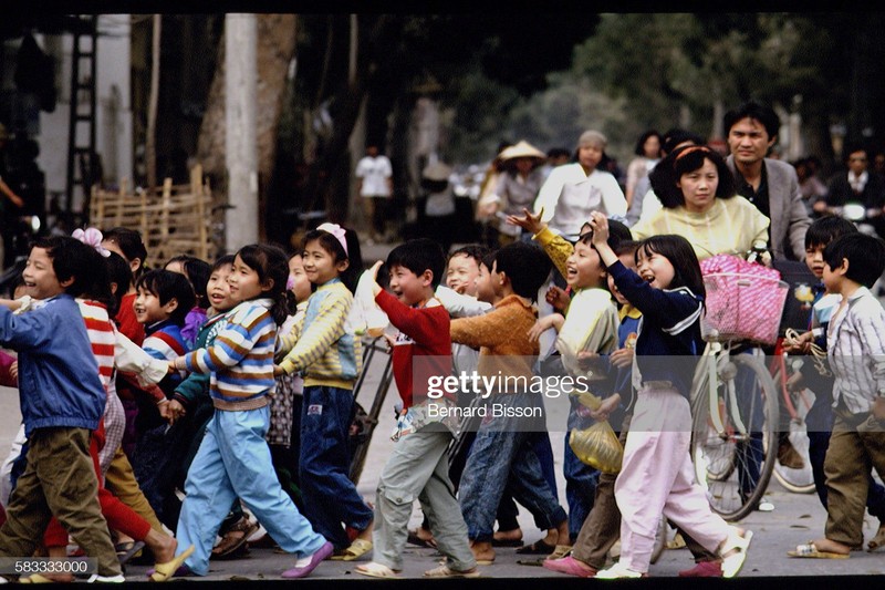 Anh cuc quy ve Ha Noi nam 1993 cua Bernard Bisson-Hinh-6