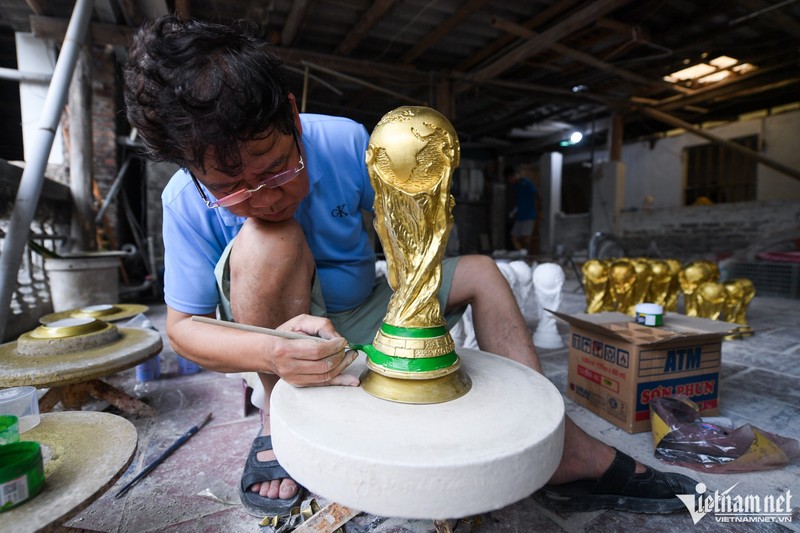 'Cup vang the gioi' Qatar 2022 gia 70.000 dong xuat hien o Ha Noi-Hinh-7