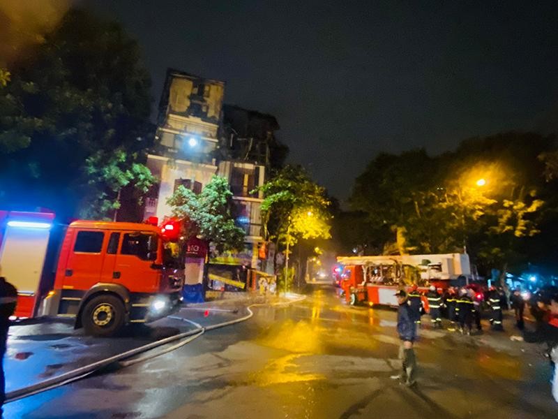 Chay nha tai pho co Ha Noi: May man khong thiet hai ve nguoi