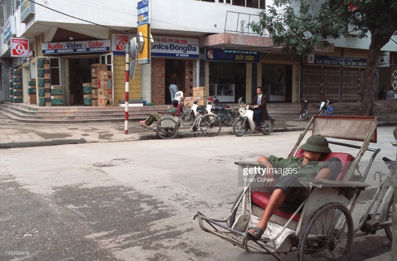 Anh khong dung hang ve cuoc song o Ha Noi nam 1996 (1)-Hinh-4