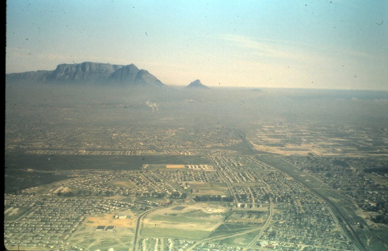 Kham pha dat nuoc giau nhat chau Phi nam 1970-Hinh-17