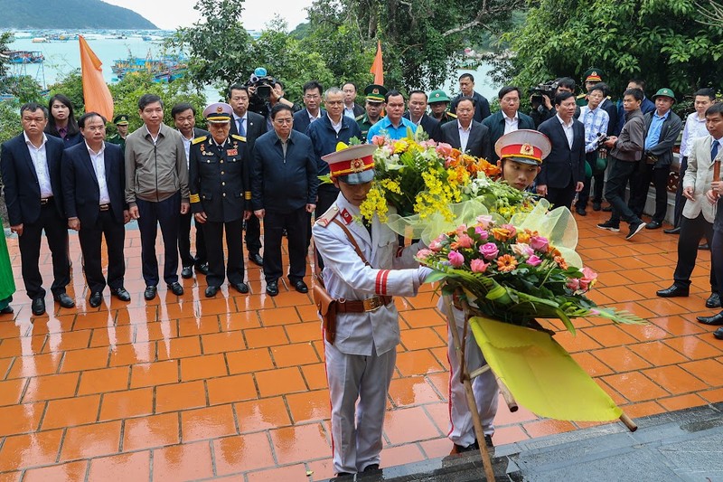 Thu tuong tuong niem cac anh hung, liet si tai Ben tau Khong so Vung Ro-Hinh-4