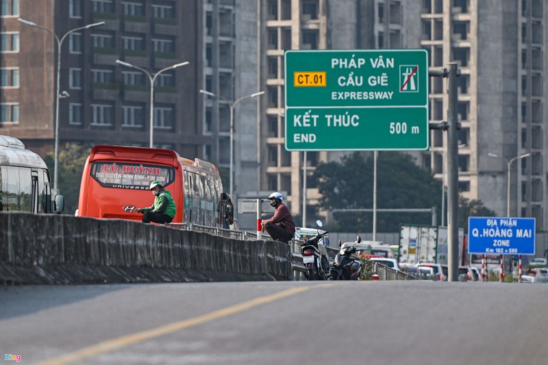 Chua het nghi Tet, duong ve Ha Noi tac cung tu chieu den toi-Hinh-7