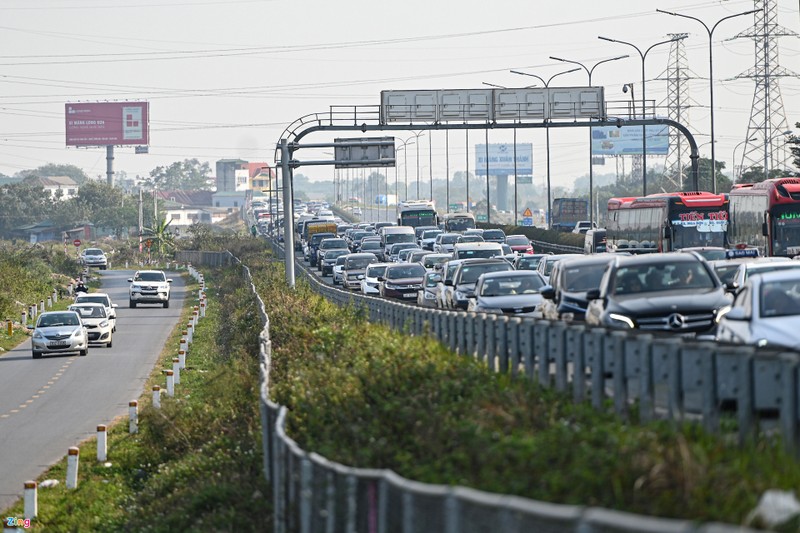 Chua het nghi Tet, duong ve Ha Noi tac cung tu chieu den toi-Hinh-8