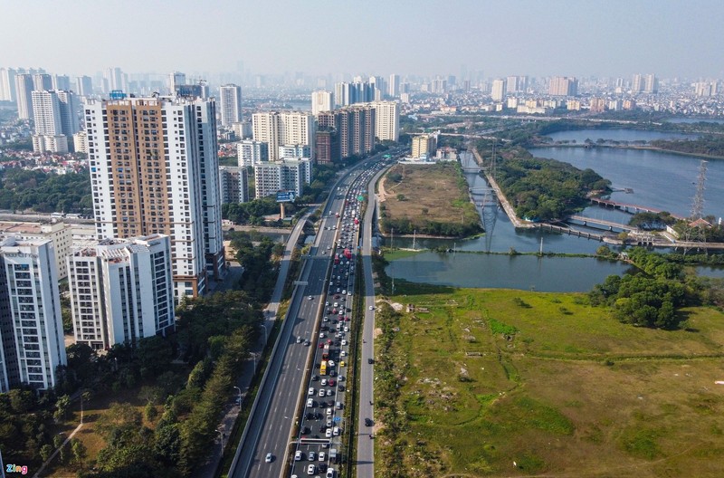 Chua het nghi Tet, duong ve Ha Noi tac cung tu chieu den toi