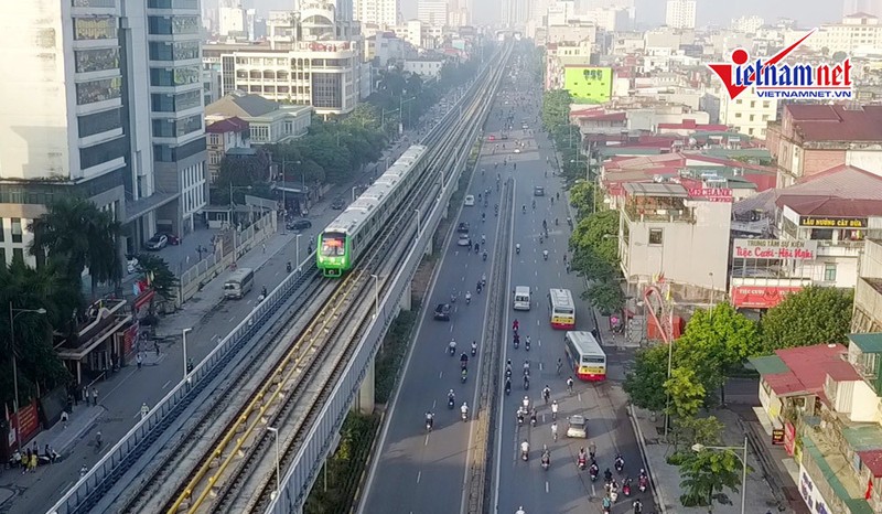 Nha ga gap su co, tau Cat Linh - Ha Dong bat ngo dung giua duong