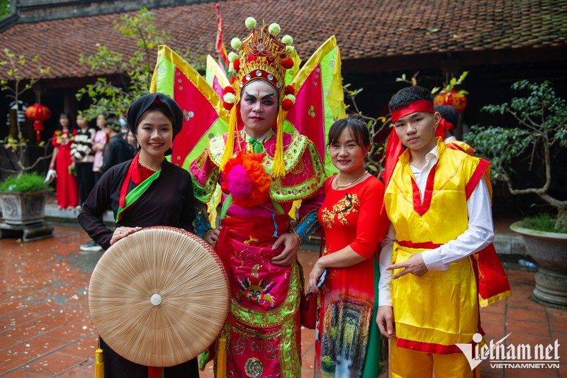 Tieu dong, Ngoc nu va cac vi Tam da tai le hoi o vung dat Kinh Bac-Hinh-13