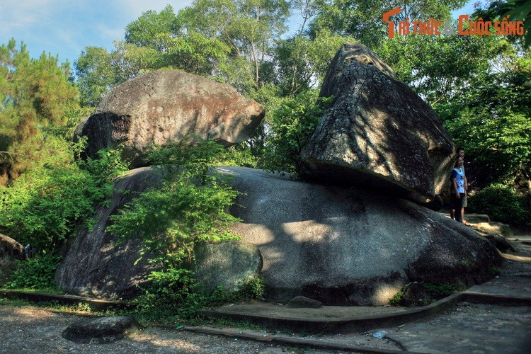 Chiem nguong day nui giong dang hinh phu nu, dep nhat xu Thanh-Hinh-8