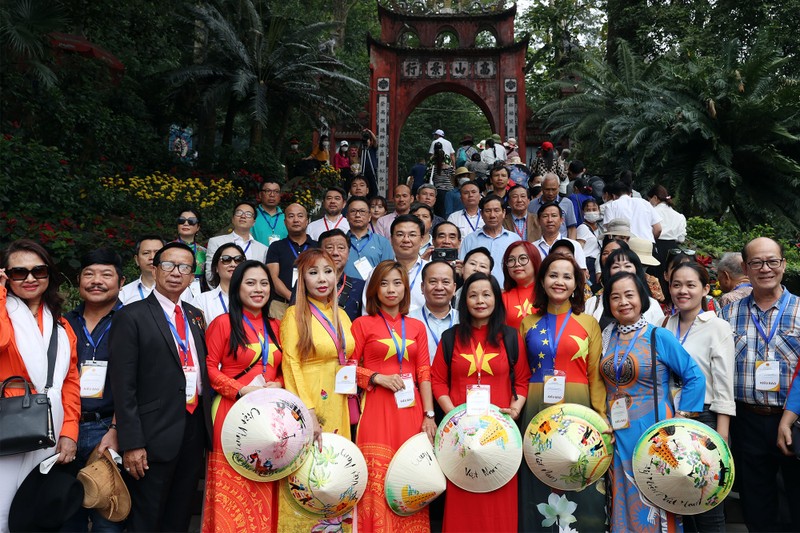 Doan kieu bao dang huong tuong niem cac Vua Hung