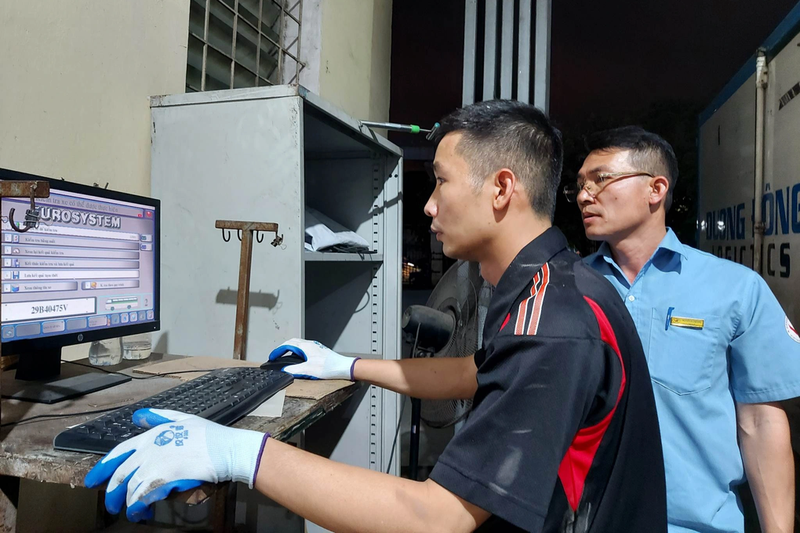 Thieu nguoi tram trong, Cuc Dang kiem tuyen nhan su trong dem