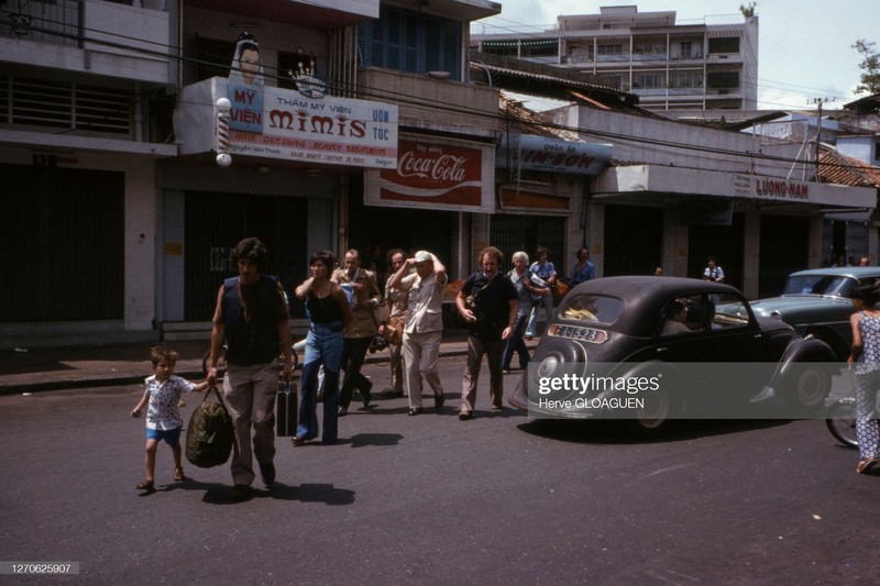 Thoi khac giai phong mien Nam 30/4/1975 qua anh phong vien nuoc ngoai-Hinh-2