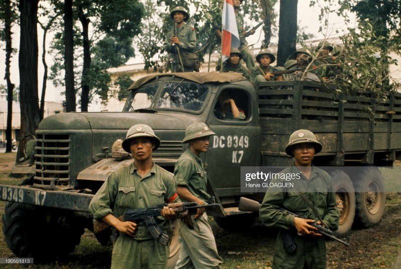 Thoi khac giai phong mien Nam 30/4/1975 qua anh phong vien nuoc ngoai-Hinh-10