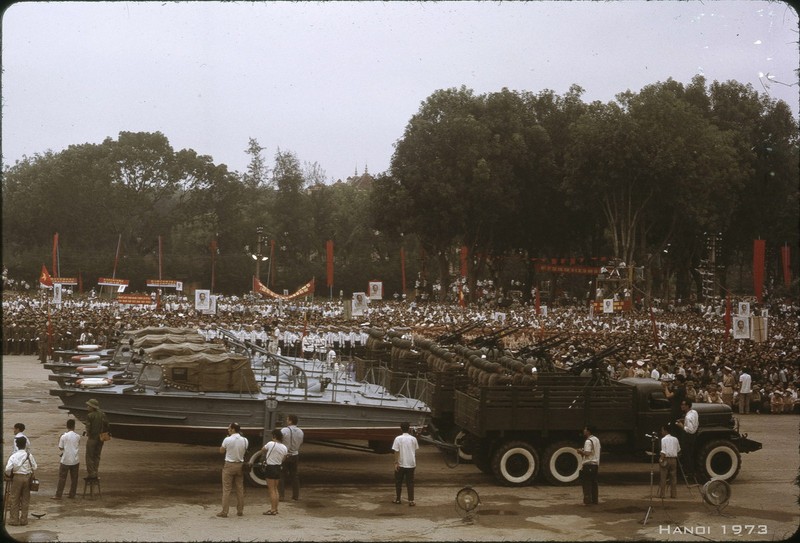 Anh dang quy ve cuoc duyet binh dac biet o Ha Noi nam 1973-Hinh-11