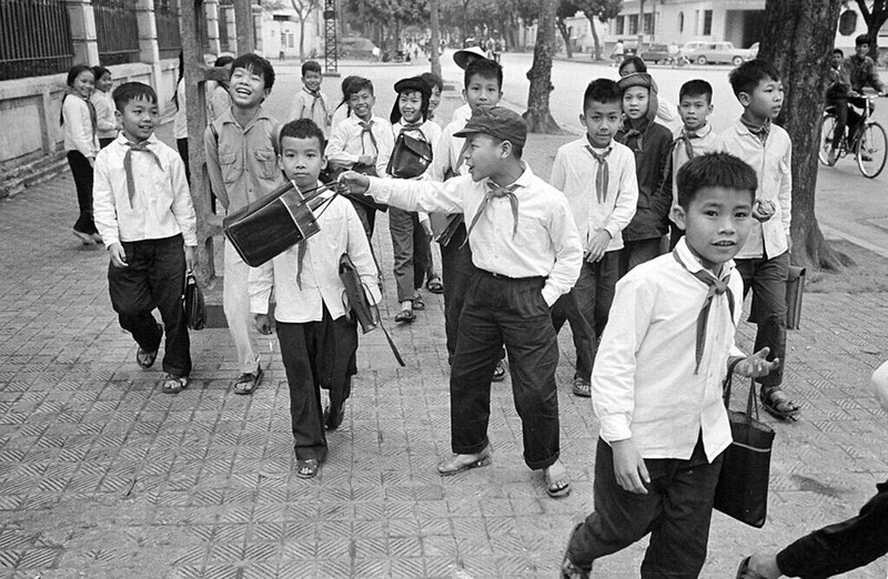Hinh anh khong the quen ve tre em Ha Noi nam 1973-Hinh-2
