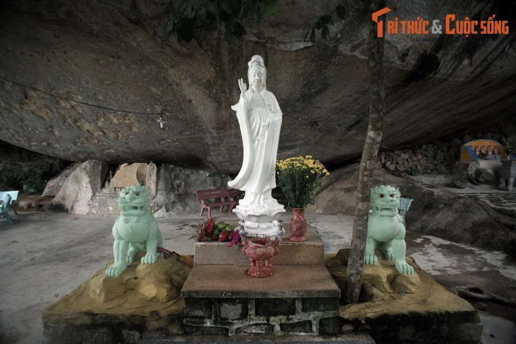 Sự lạ khó tin ở Thiên Sanh Thạch tự trứ danh Bình Định - Hình 12 Su la kho tin o Thien Sanh Thach tu tru danh Binh Dinh-Hinh-12