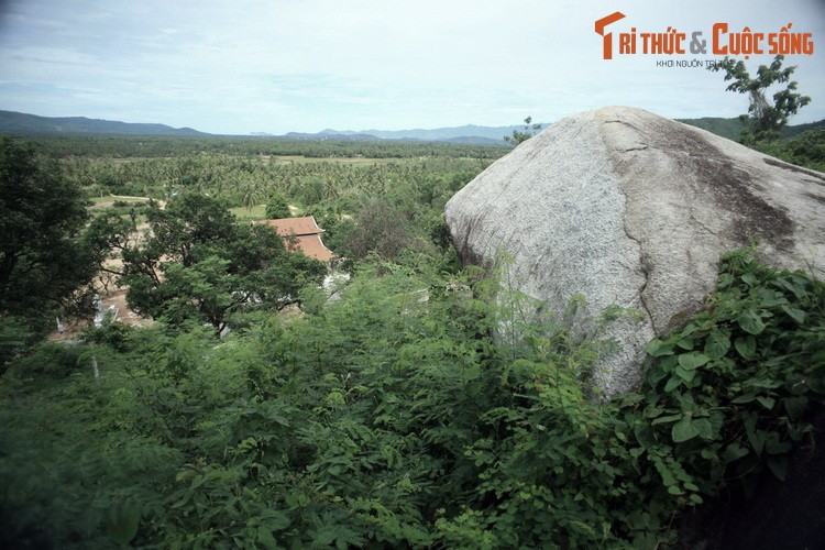 Sự lạ khó tin ở Thiên Sanh Thạch tự trứ danh Bình Định - Hình 6 Su la kho tin o Thien Sanh Thach tu tru danh Binh Dinh-Hinh-6