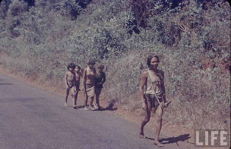 Cuoc song o Buon Ma Thuot nam 1957 qua anh cua tap chi Life-Hinh-7