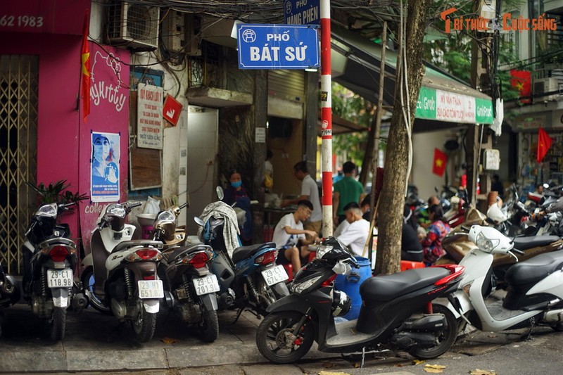 Pho Bat Ngo o Ha Noi la pho nao, gio ra sao?-Hinh-13