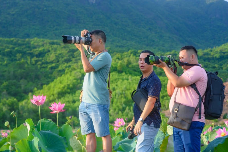 Ve dep lung linh cua dam sen Tra Ly, Duy Xuyen-Hinh-11