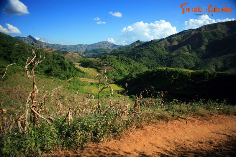 Thot tim cung duong loi suoi treo deo kham pha thap co Tay Bac-Hinh-6