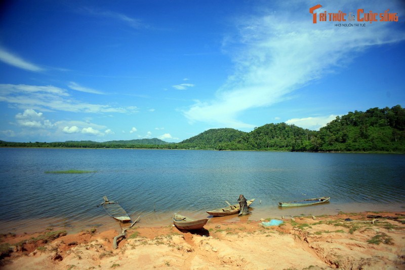 Diem dung chan dac biet tren duong tu Ban Don di Pleiku-Hinh-3