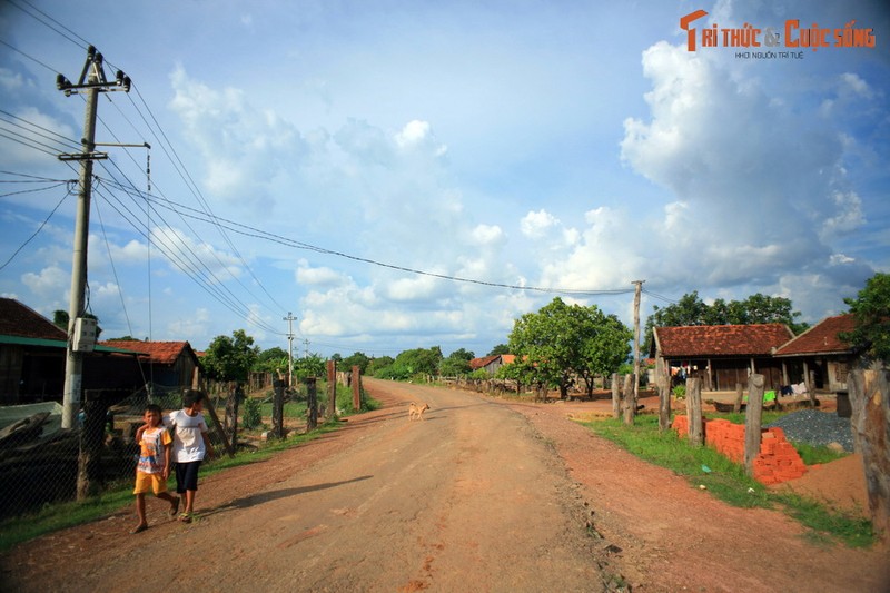 Diem dung chan dac biet tren duong tu Ban Don di Pleiku-Hinh-9