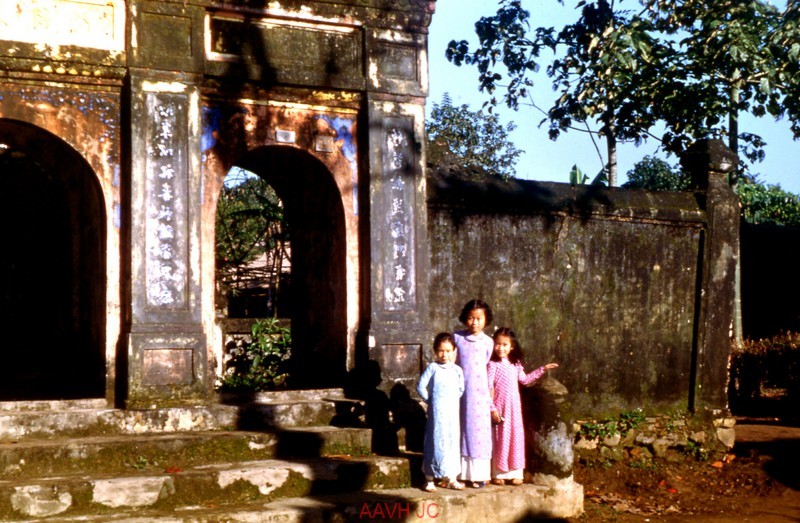 Anh mau duong pho cuc sinh dong o Co do Hue nam 1952-Hinh-4