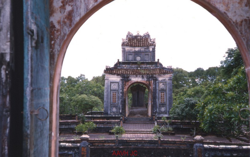 Ve doc dao lang Tu Duc nam 1955 qua anh mau cua nguoi Phap-Hinh-3