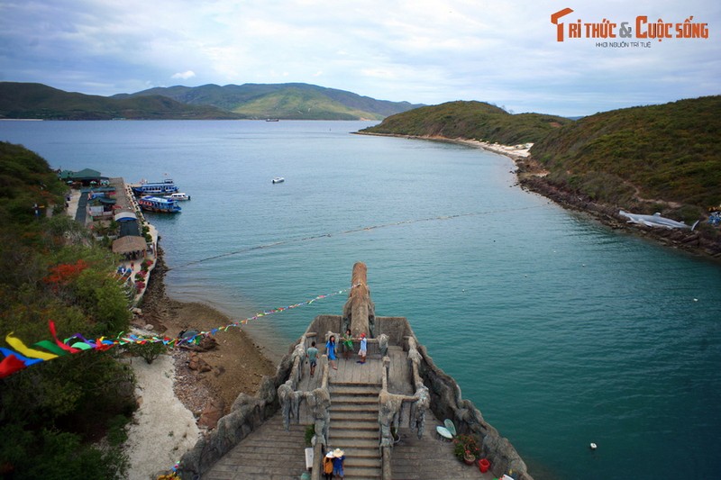 Sung sot dai duong trong long ho tren hon dao nho gan Nha Trang-Hinh-9