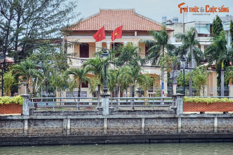 Địa danh tiêu biểu gắn với Cách mạng Tháng 8 ở ba miền đất nước - Hình 9 Dia danh tieu bieu gan voi Cach mang Thang 8 o ba mien dat nuoc-Hinh-9